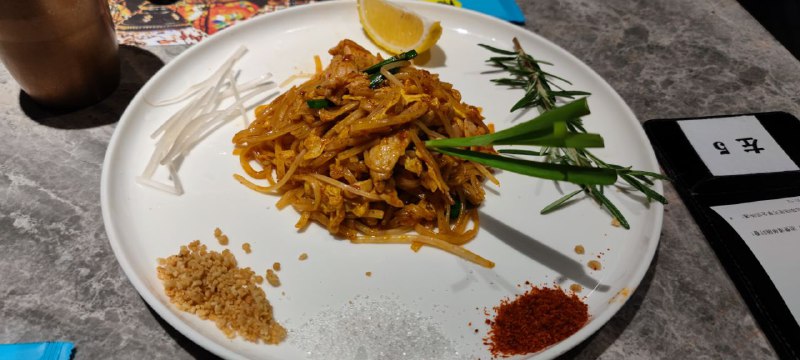 23. 【Home Thai 泰谣】Pad Thai不香，沙爹鸡肉串一般，冬阴功汤只有酸味